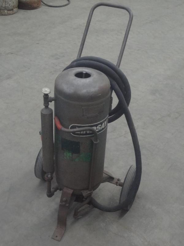 lot 16 image: Lindsay 100# Sand Blaster With Hose...