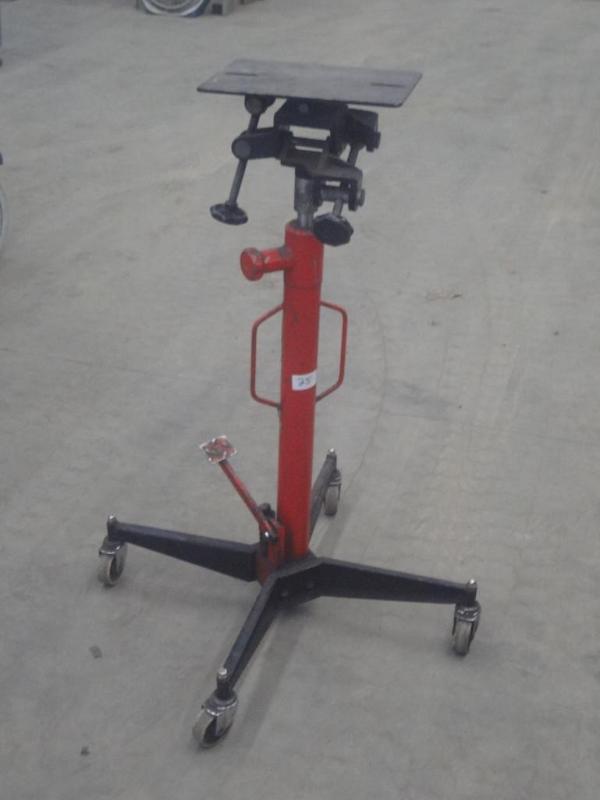 lot 25 image: Heavy Duty Rolling Steel Pump-Jack ...