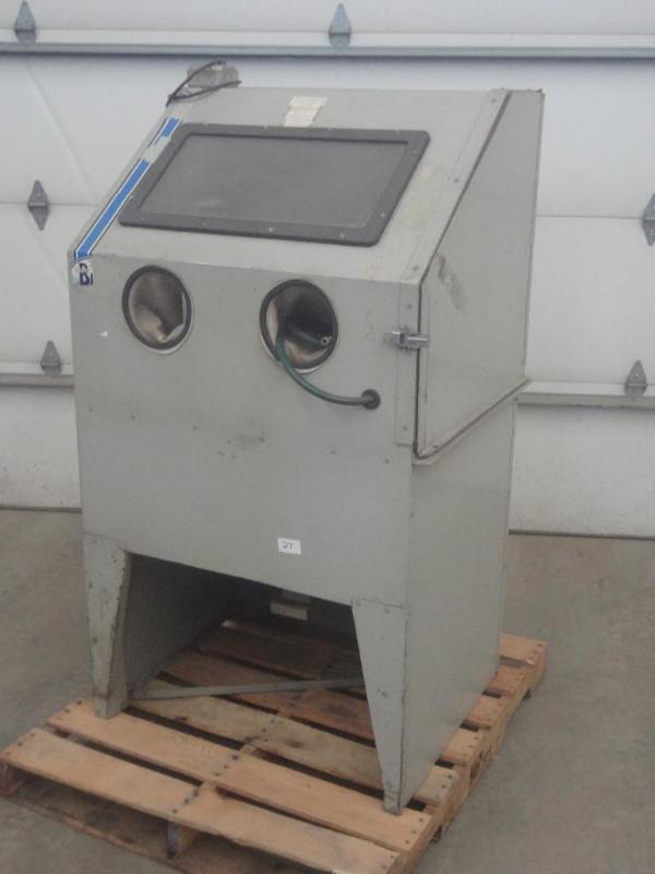 lot 27 image: Skat-Blast Sand Blast Cabinet, Hose...