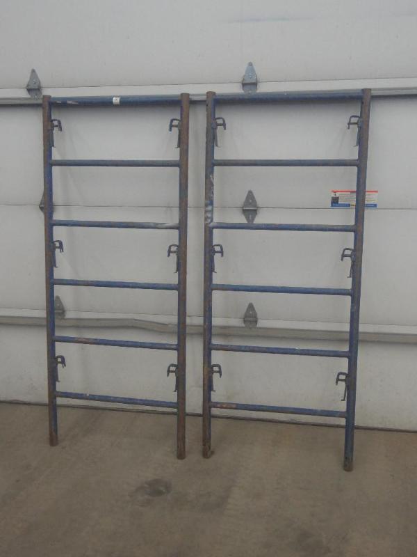 lot 28 image: (2) 6ft Scaffolding Uprights...