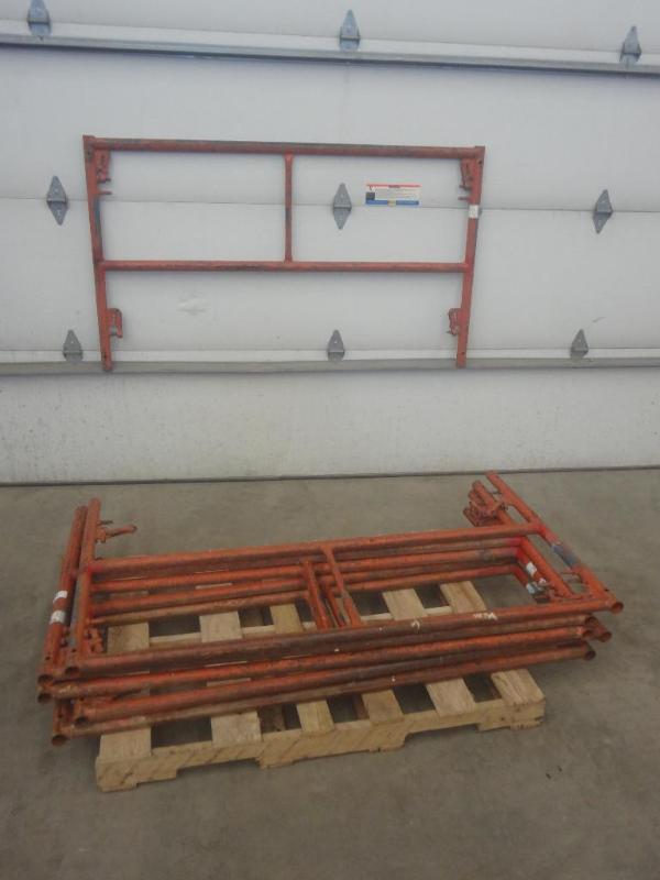 lot 29 image: (6) Steel Scaffolding Uprights...