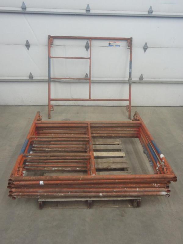 lot 31 image: (8) 60" Scaffolding Uprights...
