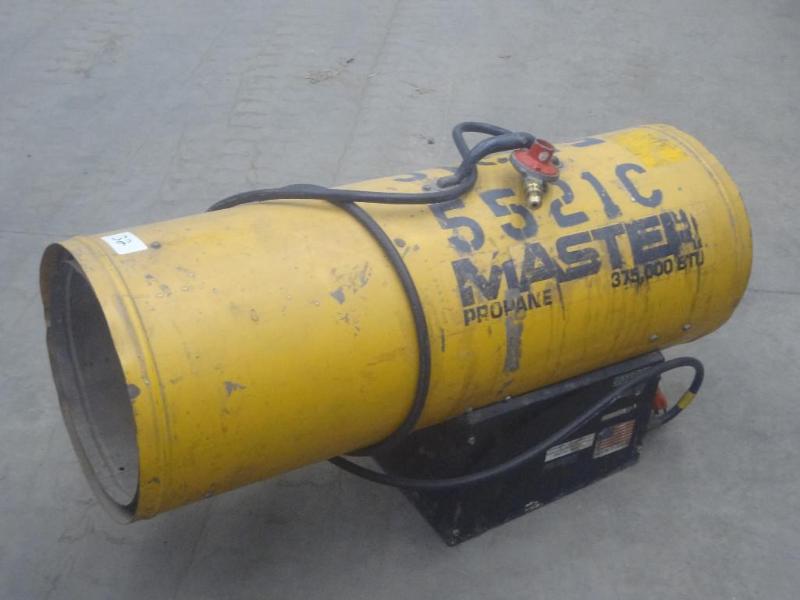 lot 32 image: Master BLP375 LP Heater, 375000 BTU...