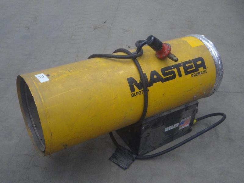 lot 33 image: Master BLP375 LP Heater, 375000 BTU...