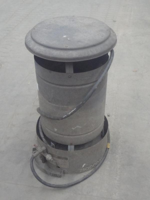 lot 41 image: 250000 BTU LP Heater, Hose Included...