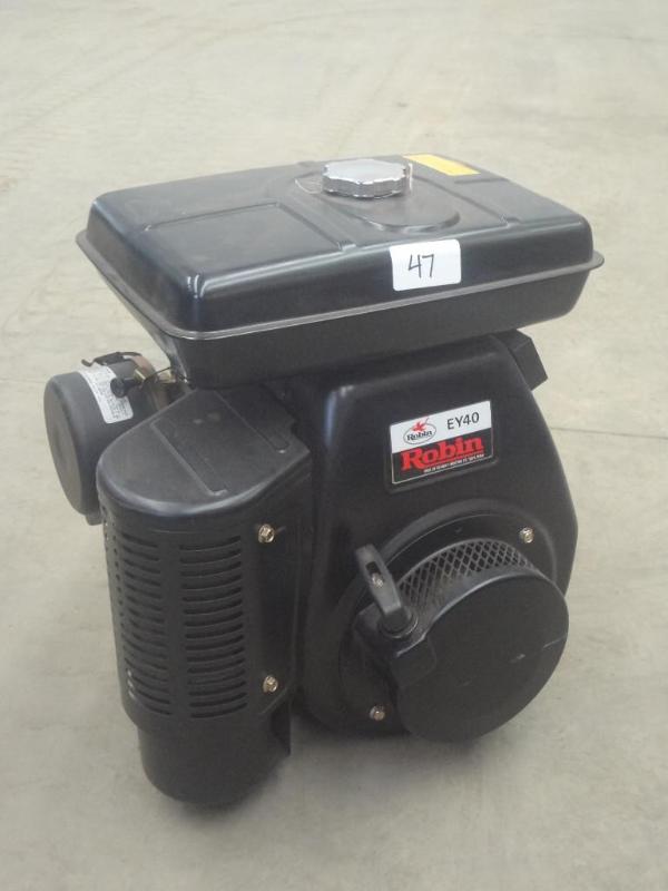 lot 47 image: Like New Robin EY40 Horizontal Shaf...