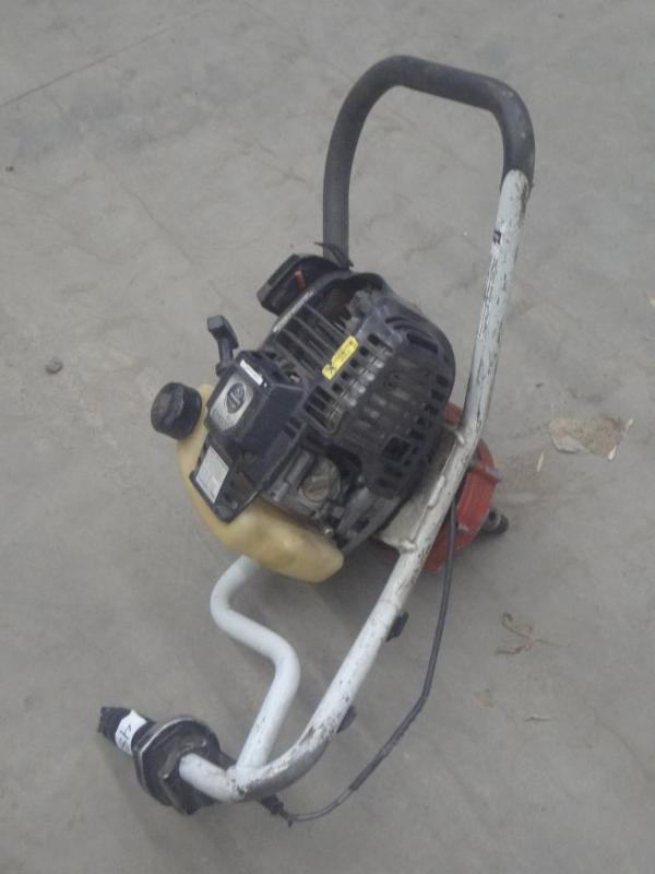 lot 48 image: Robin EH035 4-Stroke Auger Power He...
