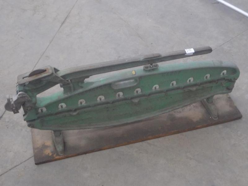 lot 91 image: Model A-32 Bench Top Sheet Metal Sh...
