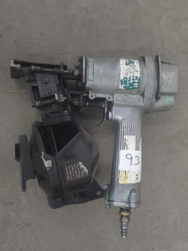 lot 93 image: Hitachi Pneumatic Coil Roofing Nail...
