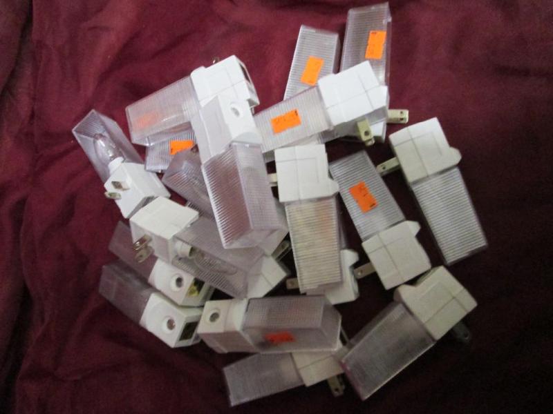 Lot of 20 night lights with sensors...