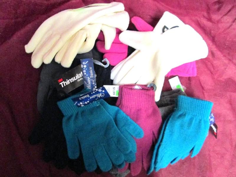 Lot of 10 pair of winter gloves in ...