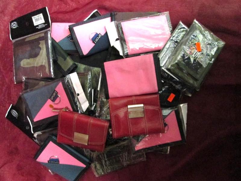 Lot of approximately 30 mens and wo...