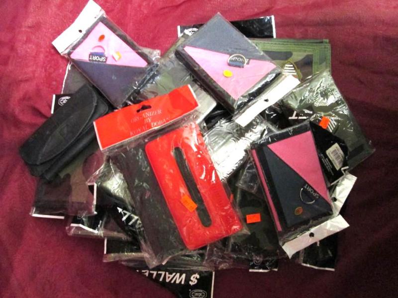 Lot of approximately 25 mens and wo...