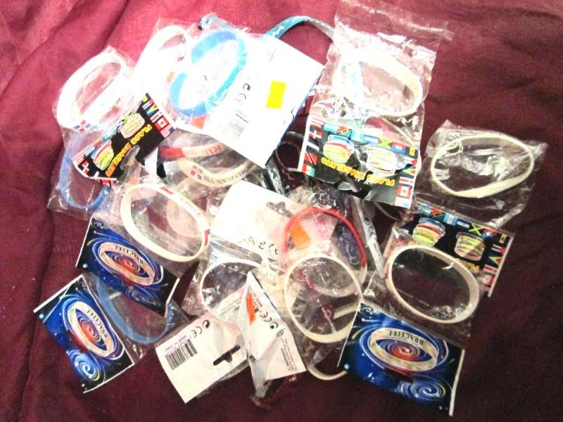 Approximately 30 miscellaneous brac...