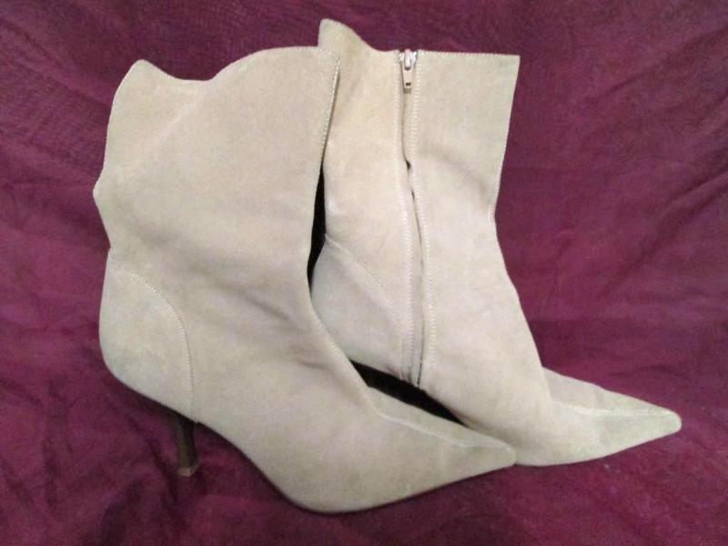 Nice pair of tan Dagger calf boots....