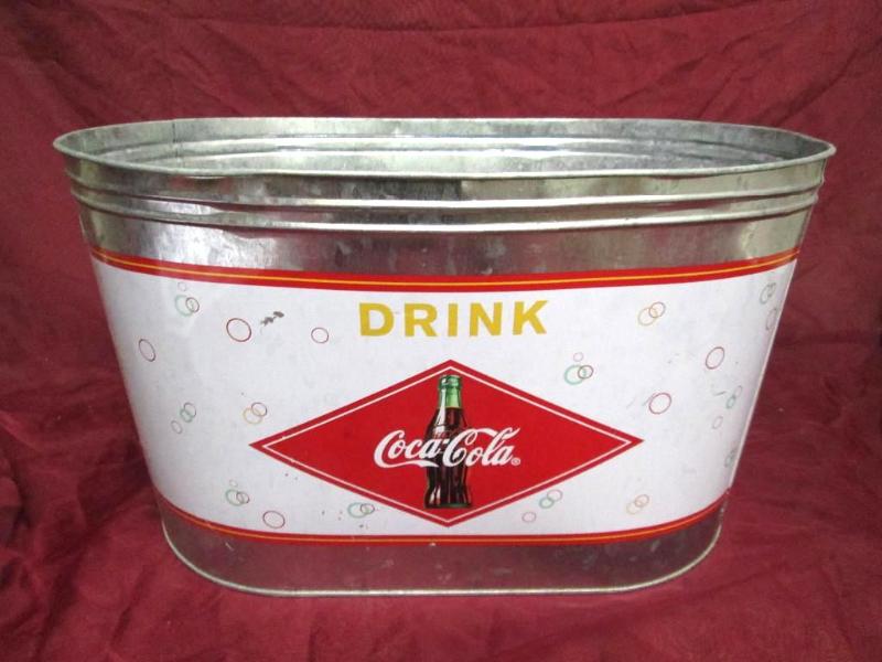 Metal Coca-Cola oval party tub in g...