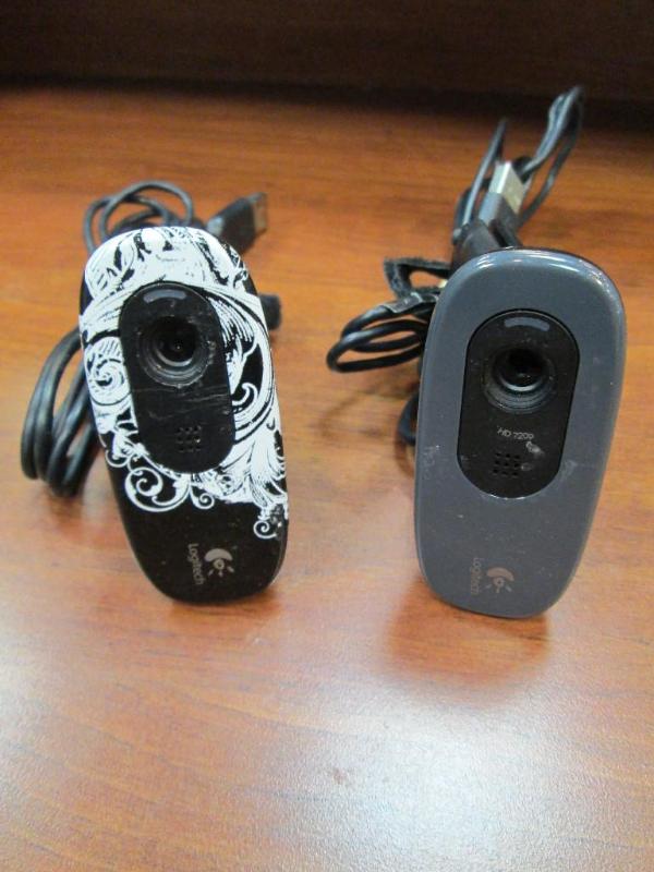 Pair of Logitec web cams with swiv...