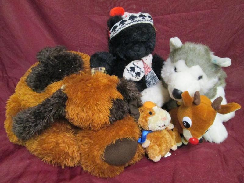 Lot of nice plush animals. All in g...