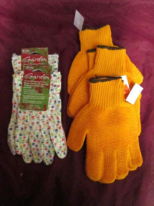 Lot of mens and womens work gloves....