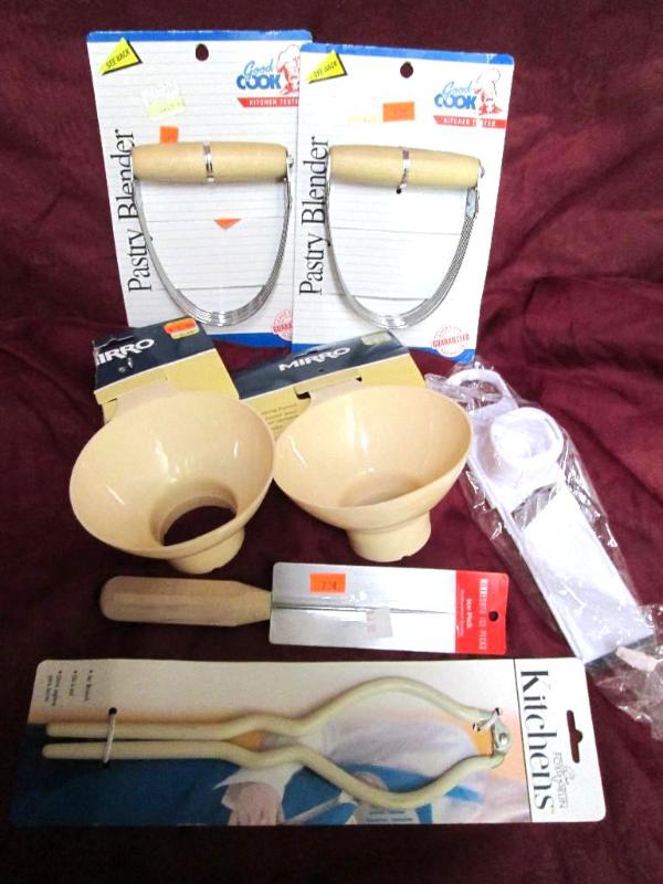 Lot of miscellaneous kitchen tools....