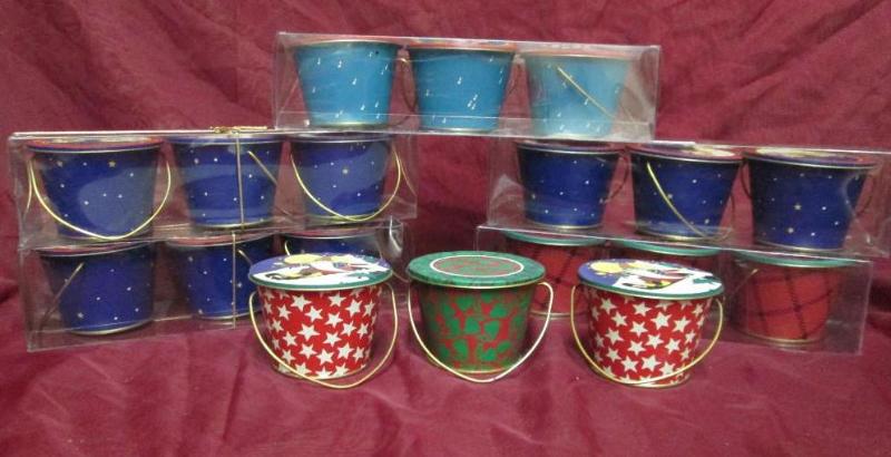 Lot of small metal buckets with lid...