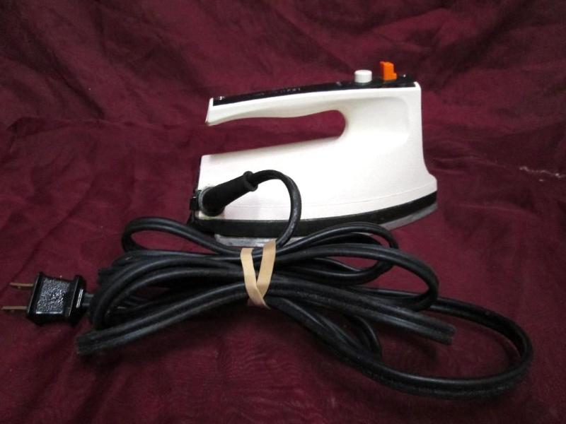 GE Light N Easy clothing iron. 4 ad...