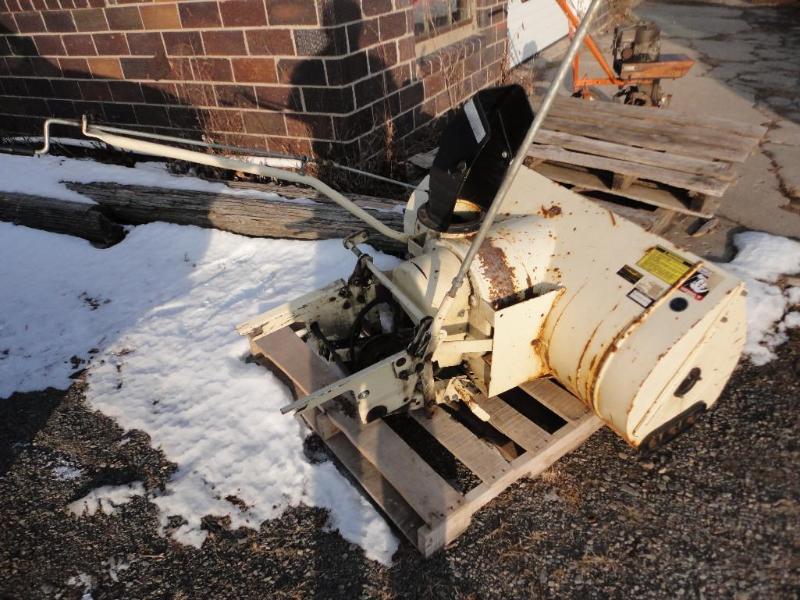Snow blower fits 1641 Cub Cadet tra...