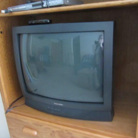 Daewoo television with remote...