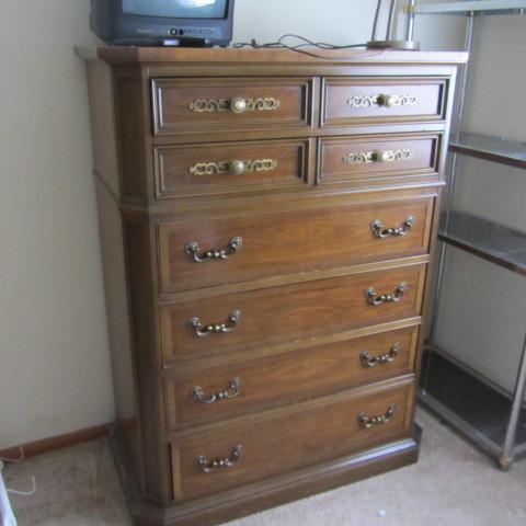 Highboy dresser, 6 drawers on rolle...