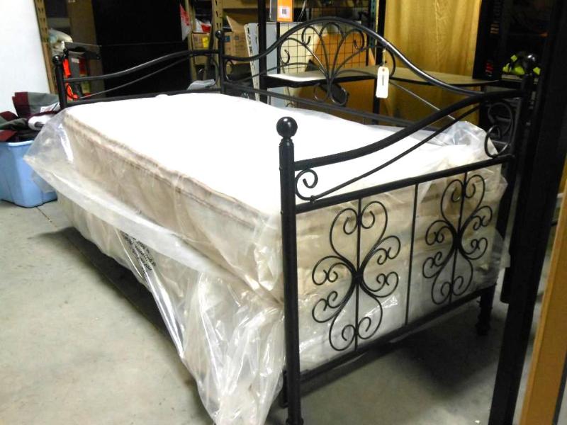 IRON DAYBED BY TONE WORLD.
