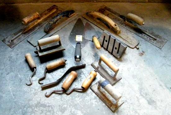 lot 157 image: Large Lot of Concrete Finishing Too...