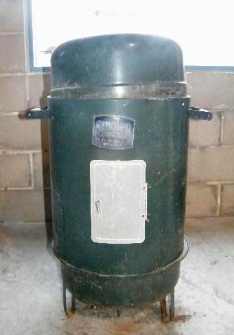 lot 159 image: Green Barbecue Smoker by Charbroil ...