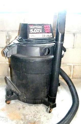 lot 162 image: Craftsman 5 HP 16 Gallon WetDry Va...