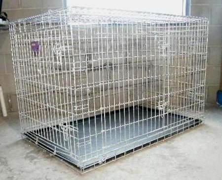lot 165 image: Large Dog Kennel with Removeable Tr...