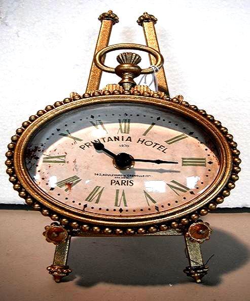 lot 33 image: NEW Gold Oval Small Desk Clock with...
