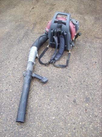 lot 16 image: Kawasaki KRB 750B Back Pack Blower....