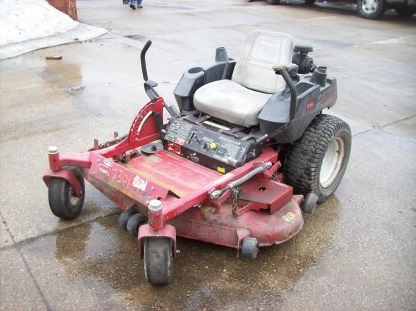 lot 2 image: Toro Z Master Commercial Zero Turn ...