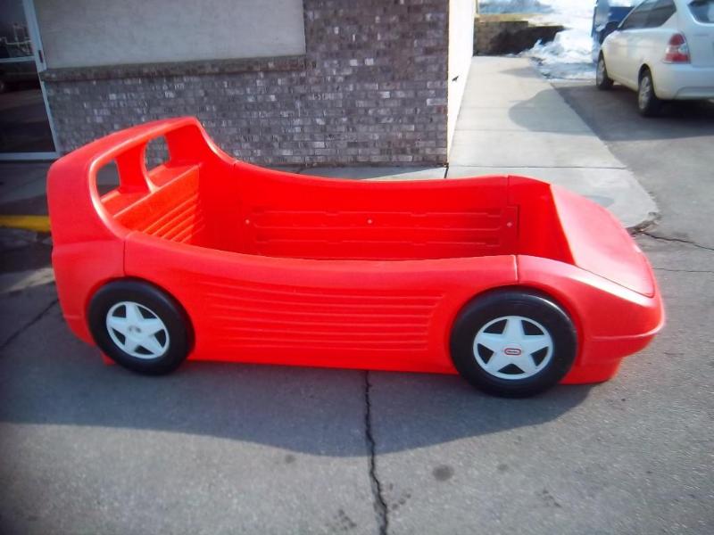 lot 1 image: Little Tikes Race Car Kids Bed Dura...