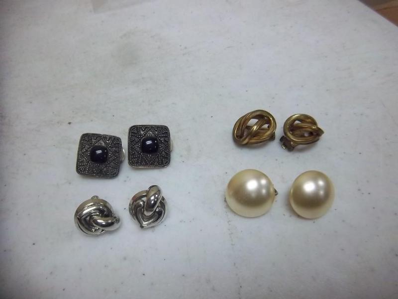 lot 106 image: Lot Of Costume Clip On Earrings - O...