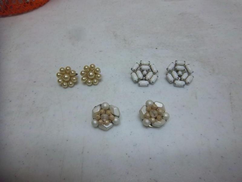 lot 107 image: Two Vintage Costume Clip On earring...