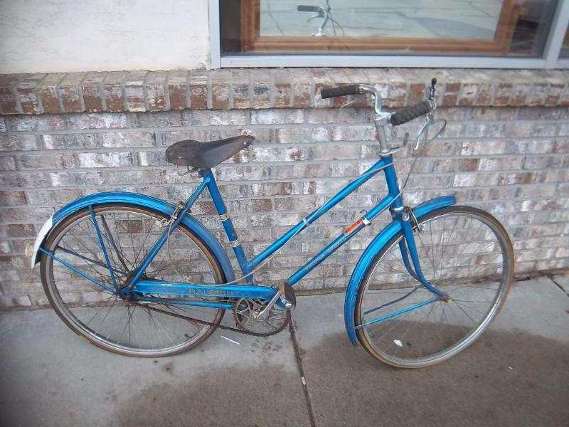 lot 12 image: Vintage Raleigh Sport Womens Bike W...