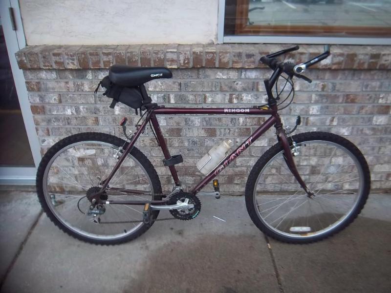 lot 13 image: Giant Rincon Mountain Bike Could Us...