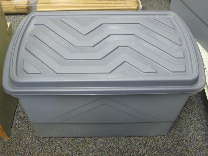 lot 164 image: Heavy Duty 35 Gallon Storage Bin...
