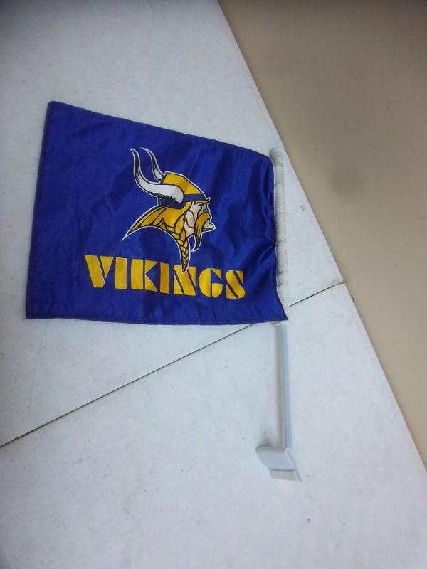 lot 186 image: Vikings Car Flag...