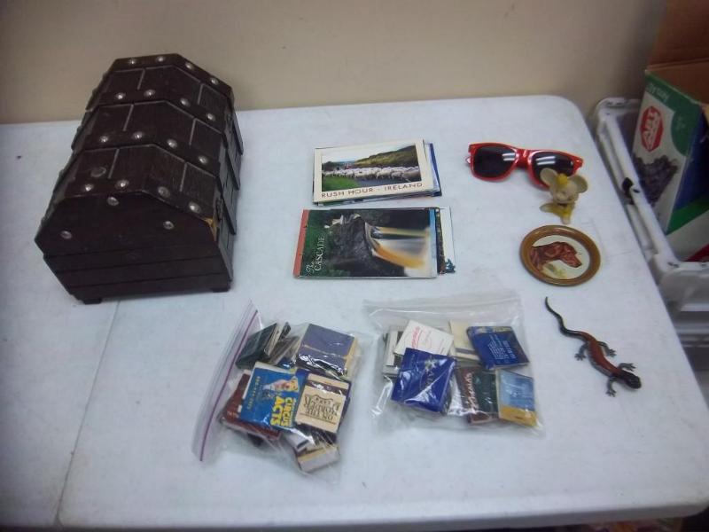 lot 199 image: Lot Of Various Items Small Wood Che...