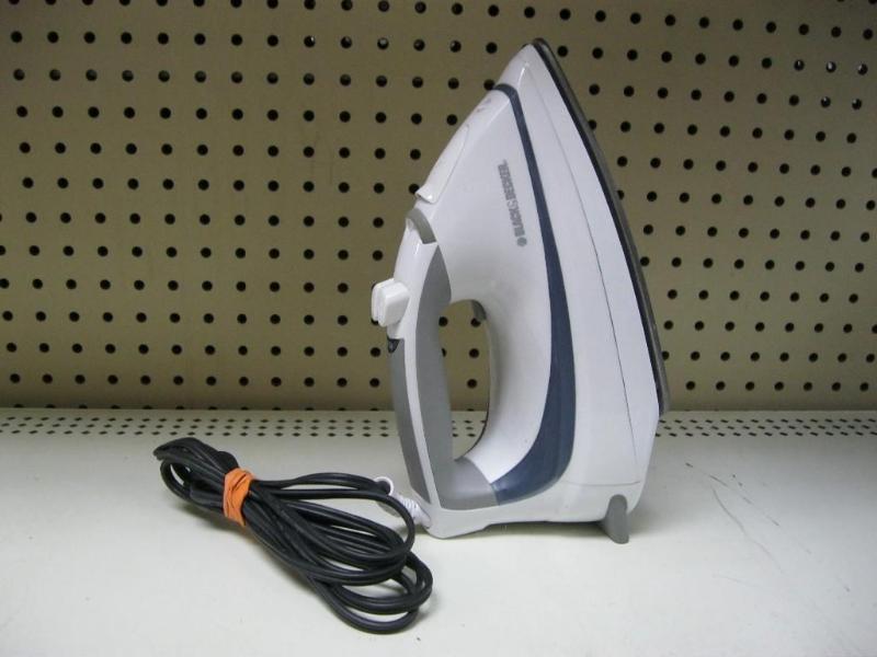 lot 219 image: Black & Decker Auto Clean Iron ...