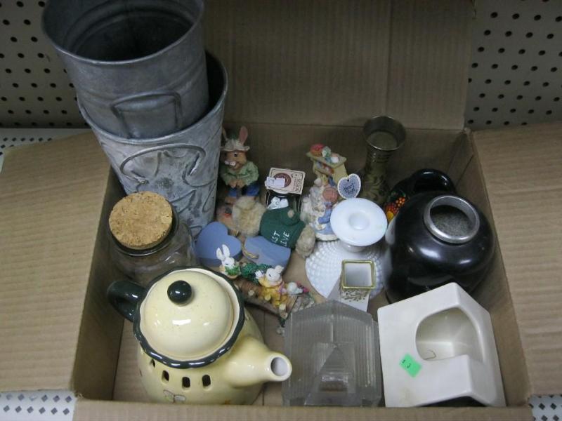 lot 231 image: Box Of Various Items Birdhouse Plan...