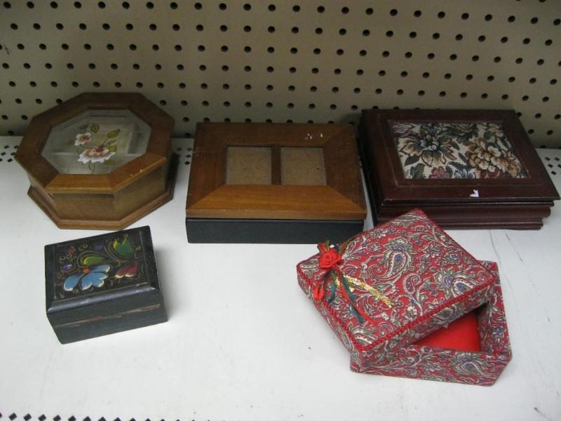 lot 236 image: Lot Jewelry And Decorative Boxes...