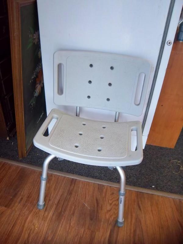 lot 32 image: Adjustable Shower Chair...