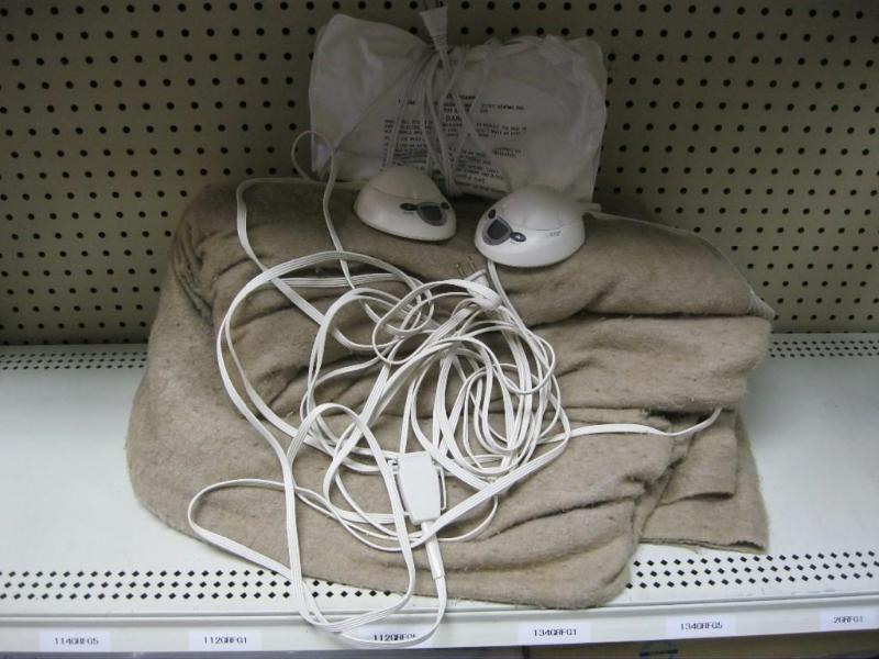 lot 40 image: Dual Temp Electric blanket...